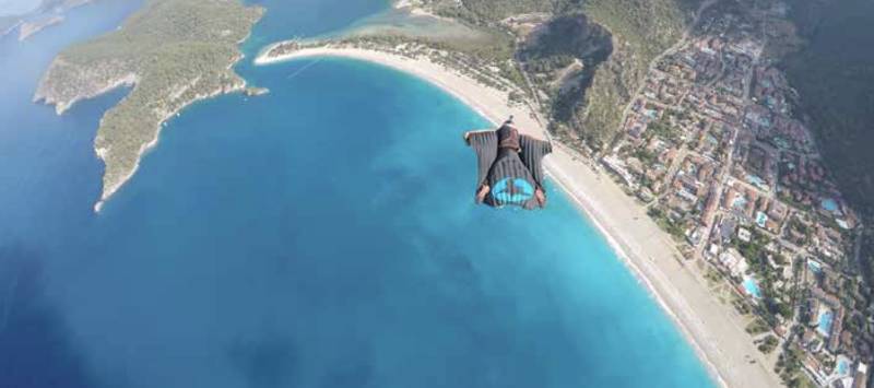 Adrenali bol bir ‘meditasyon’ sporu: Wingsuit 